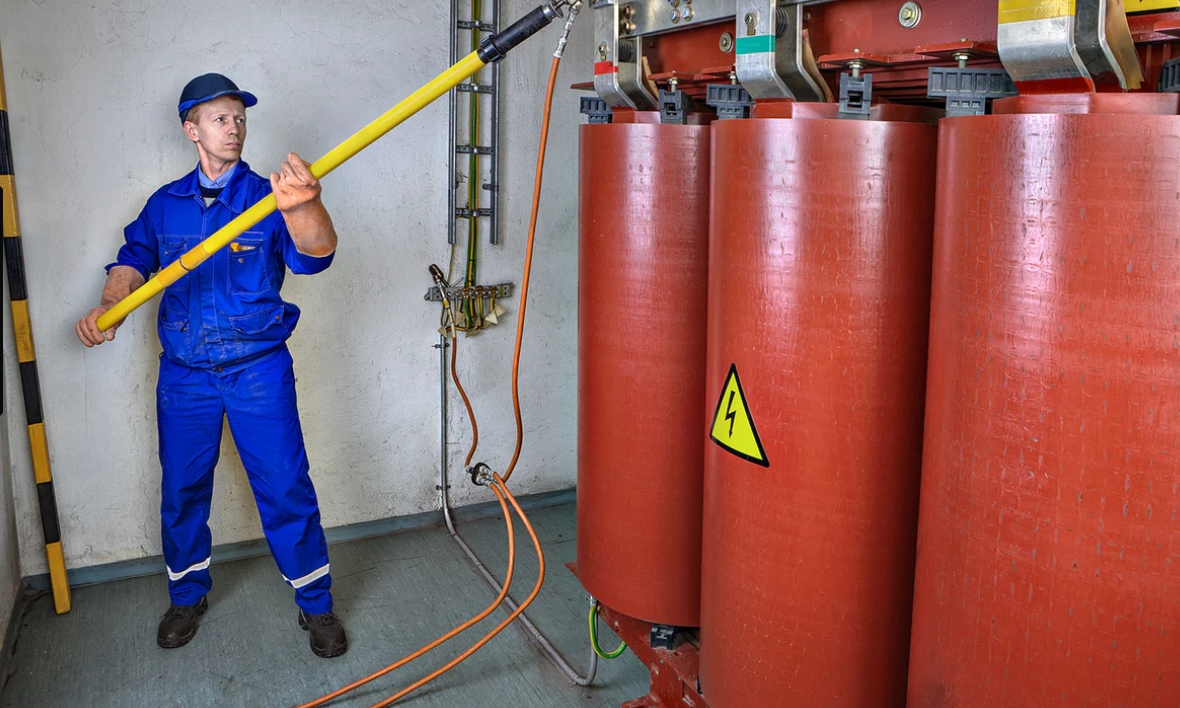April eSource: Personal Protective Grounding for Electrical Safety